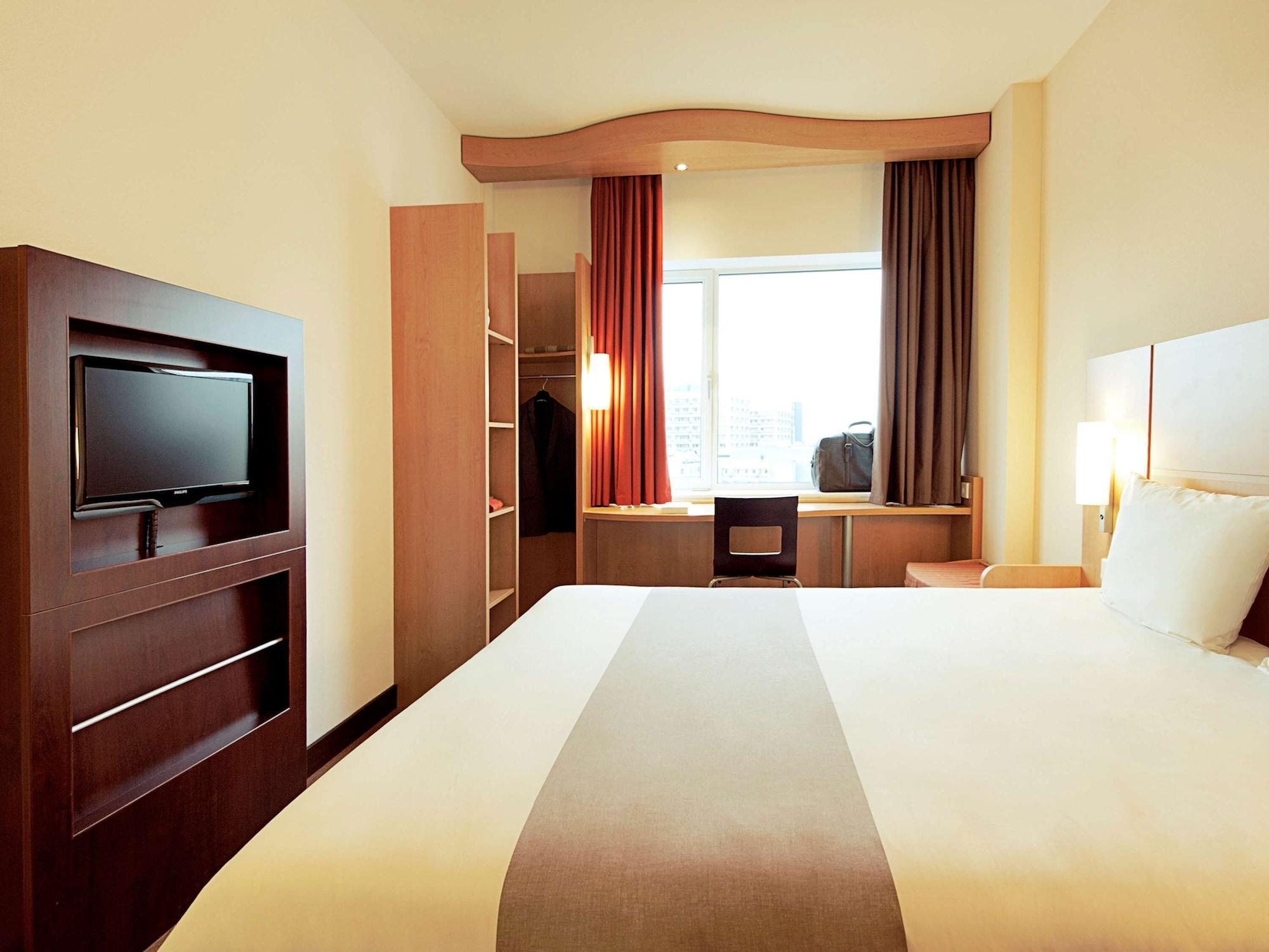 Ibis Hotel Friedrichshafen Airport Messe Dış mekan fotoğraf